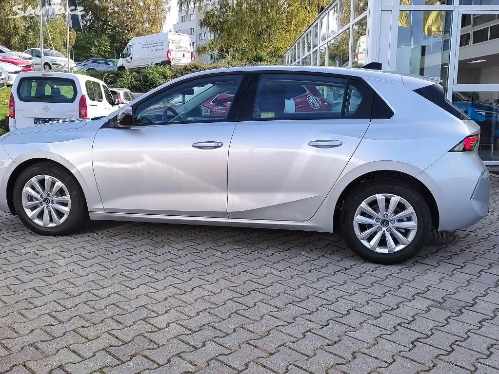 Opel Astra Edition 1,2 Turbo 96 kW MT6 Image 2