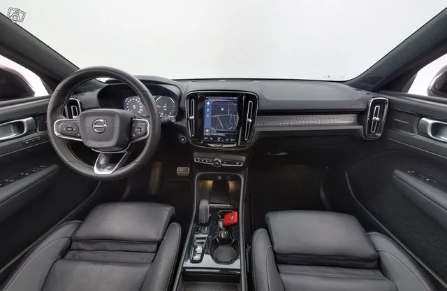 Volvo XC40 T4 TwE Inscription Recharge aut / Pilot Assist / Navigointi / Peruutuskamera / Panoraama / Image 2