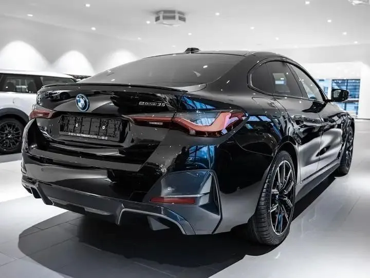 BMW i4 Image 3