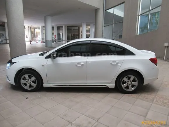 Chevrolet Cruze 1.6 LS Image 1