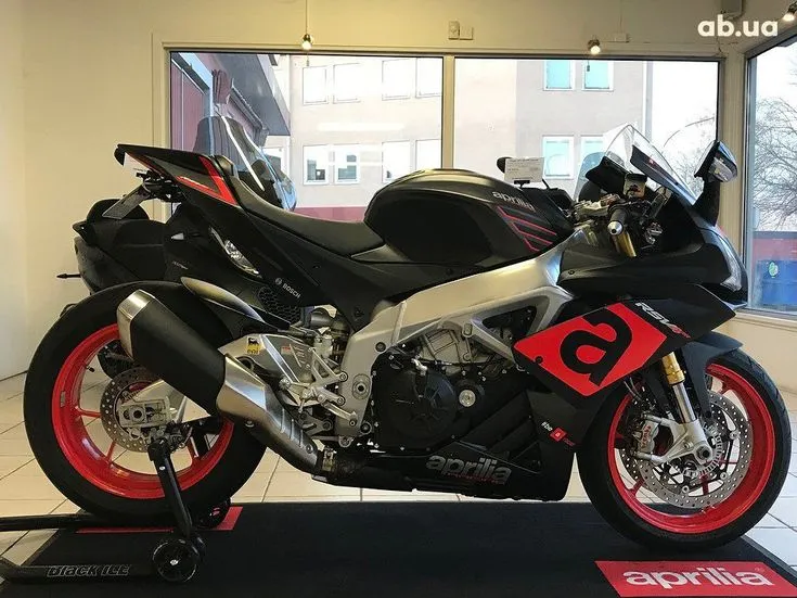 Aprilia RSV4 Image 1