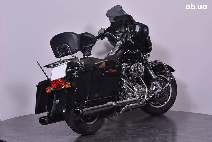 Harley-Davidson FLHX Image 7